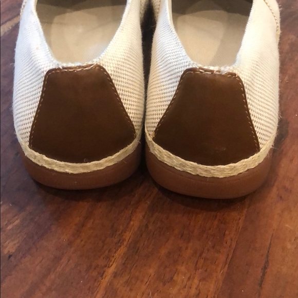 Trotters size 10.5 Wide tan flats - Picture 4 of 6